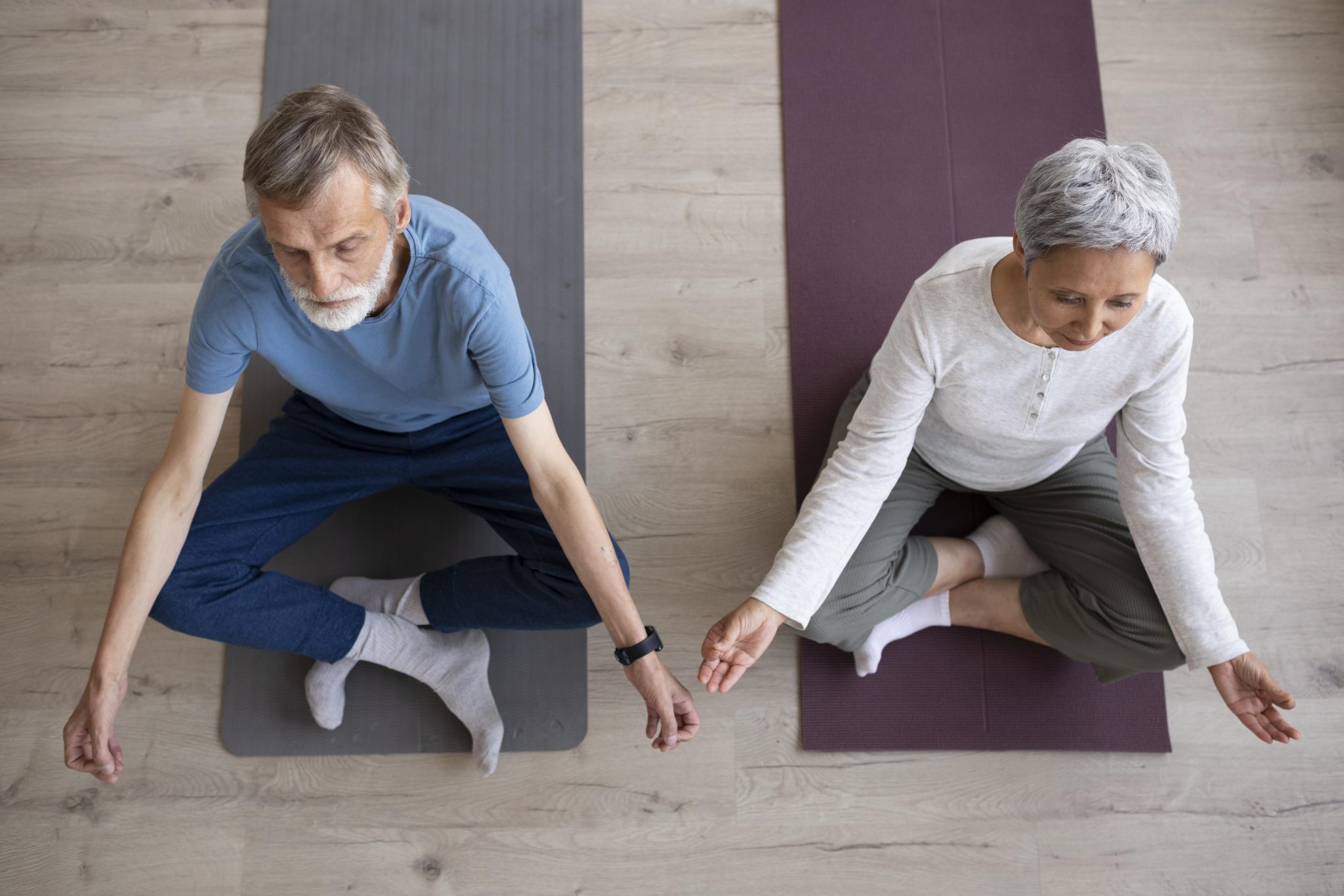 Benefícios yoga idosos